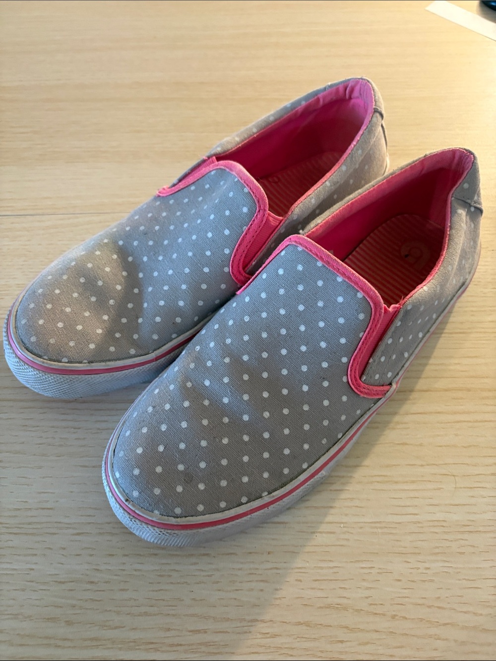 Girls Grey Polka Dot Slip-On Sneakers with Pink Trim